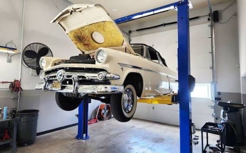ANTIQUE CAR